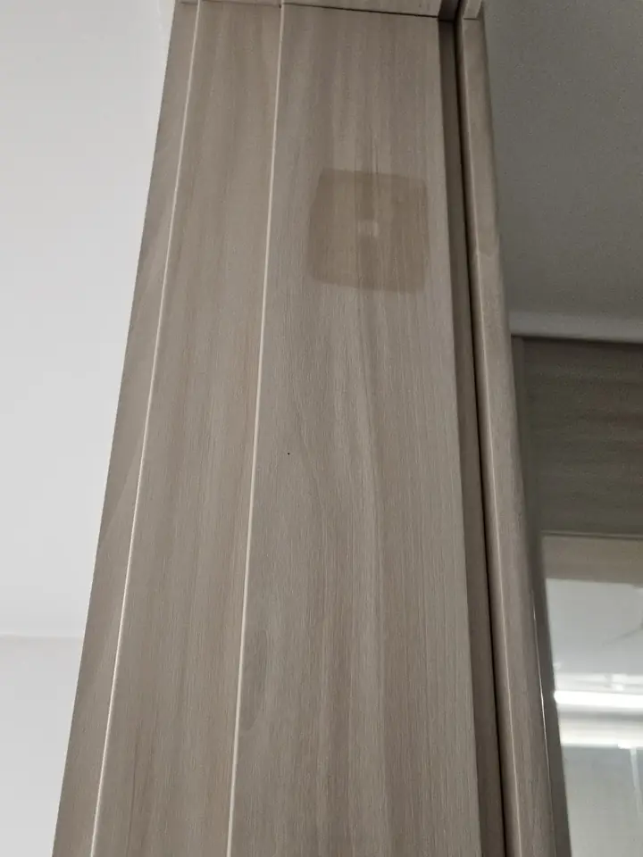 일산 sk뷰 문틀시트지 색상 색을 정하기 전 문틀과 바닥